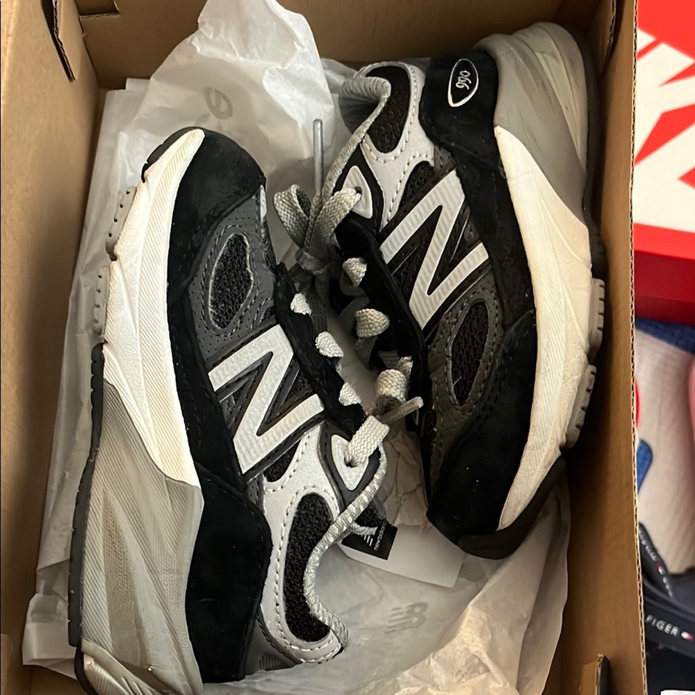 New Balance Black and Gray Sneakers
